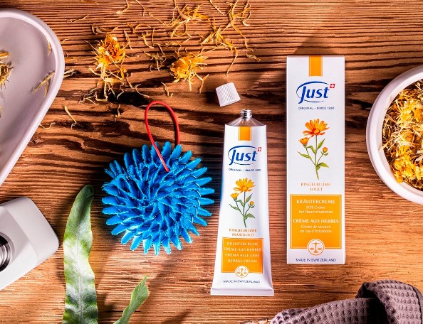 VIRÁGSZIRMOK SELYMES ÉRINTÉSE